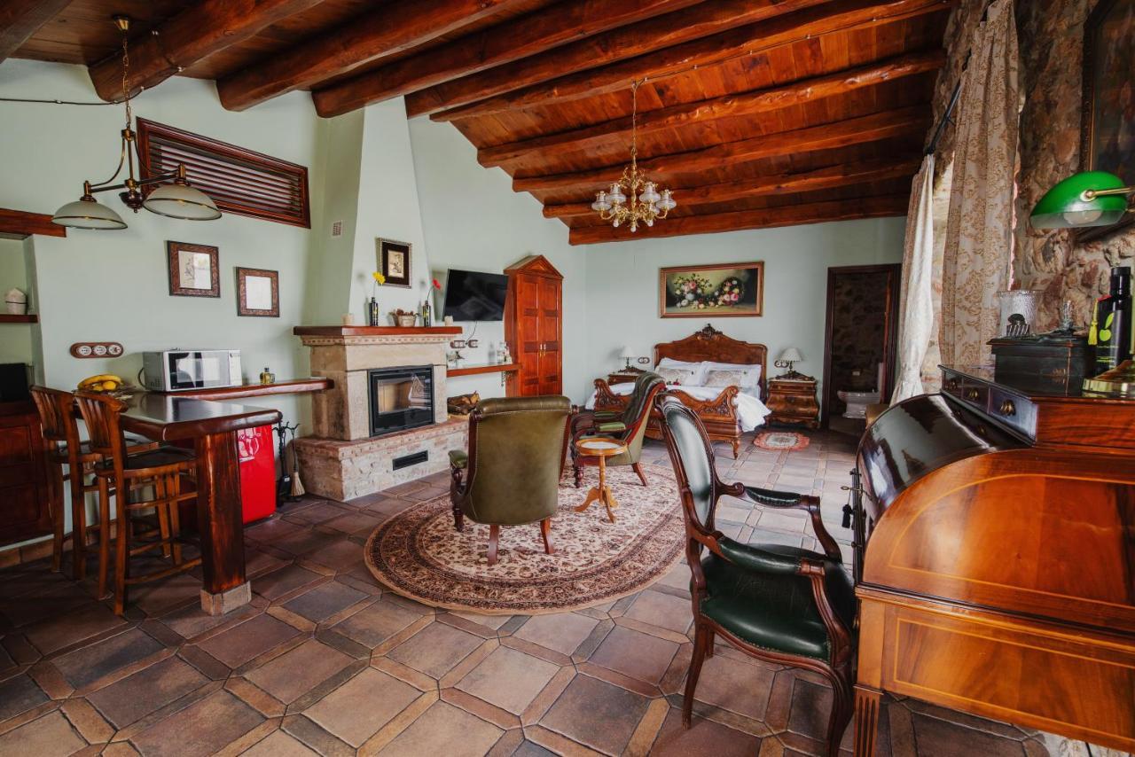 Masia Can Viver - Olive Oil Tourism B&B Bigues I Riells Екстериор снимка