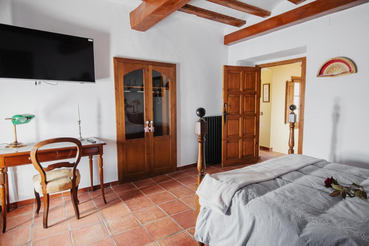 Masia Can Viver - Olive Oil Tourism B&B Bigues I Riells Екстериор снимка