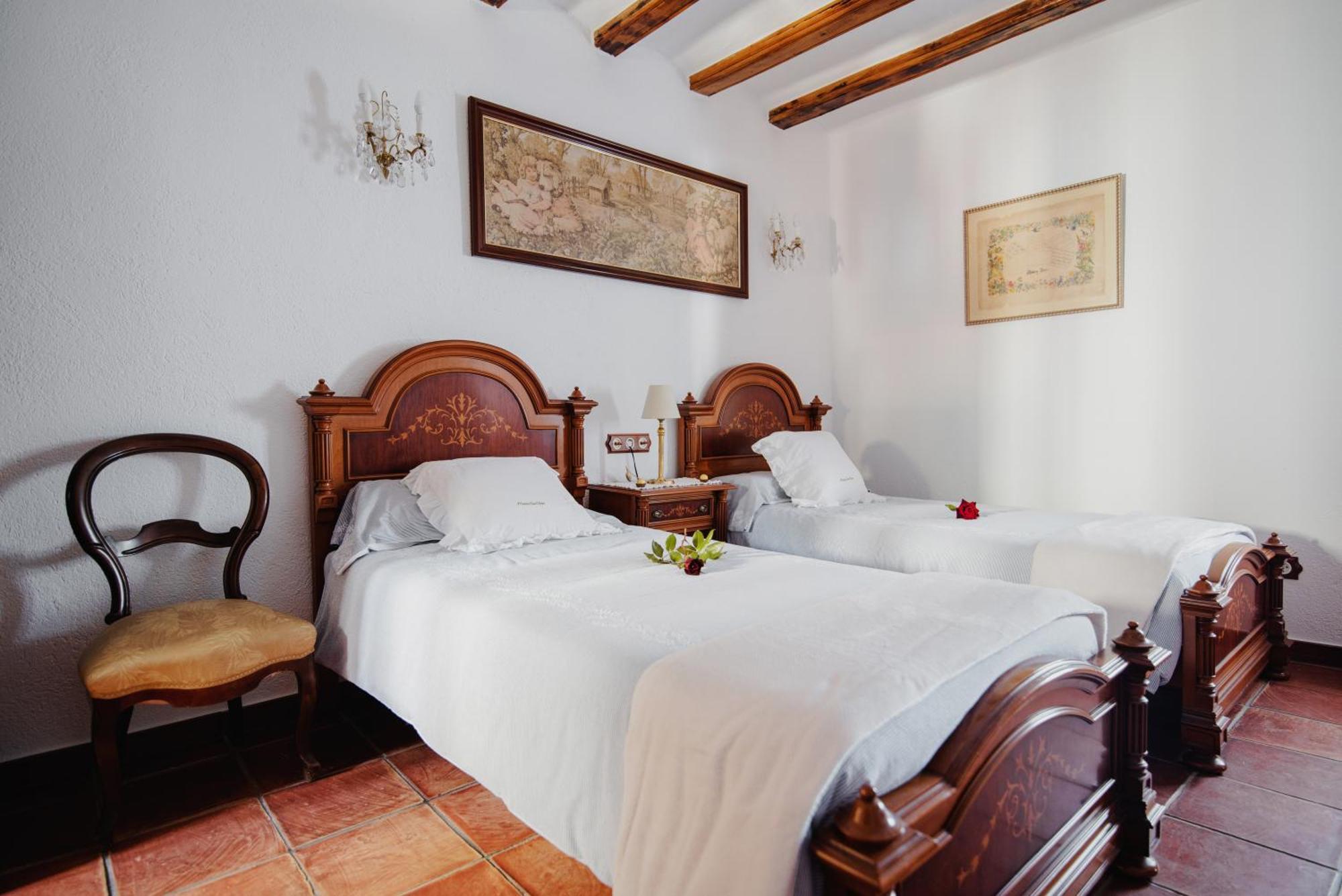 Masia Can Viver - Olive Oil Tourism B&B Bigues I Riells Стая снимка