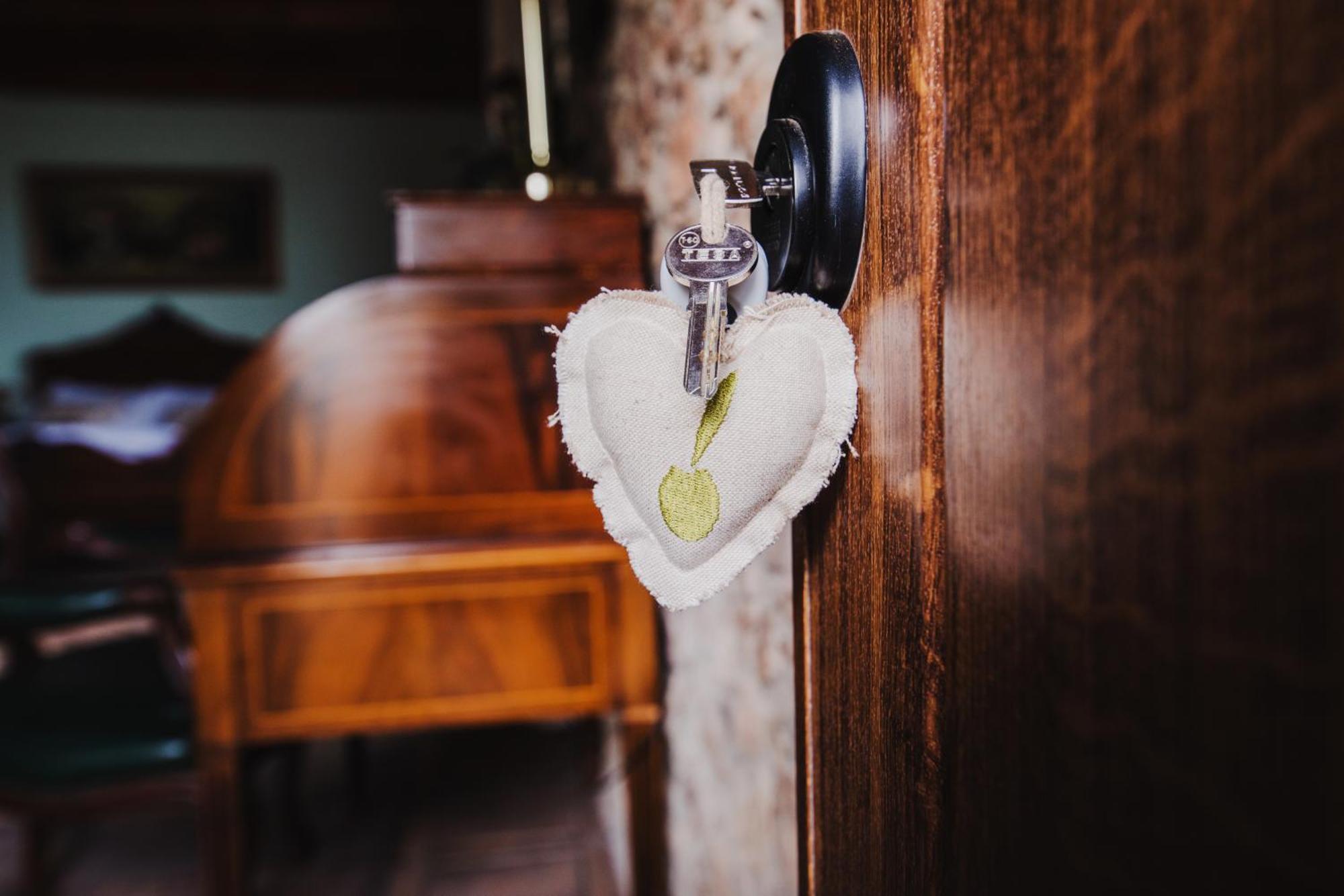 Masia Can Viver - Olive Oil Tourism B&B Bigues I Riells Стая снимка